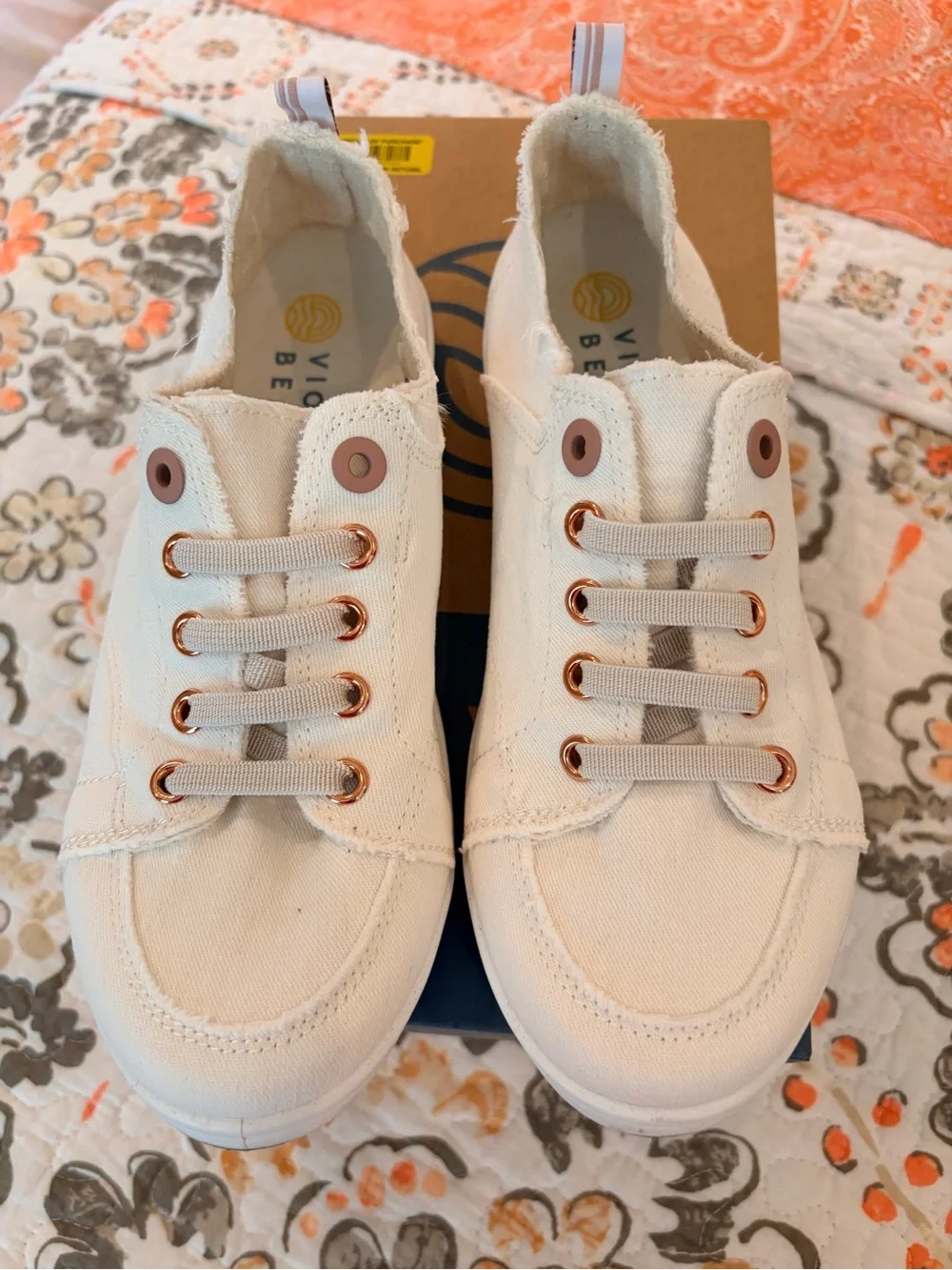 VIONIC PISMO CANVAS FRAYED BEACH SNEAKERS COLOR CREAM SIZE 6.5 GOOD CONDITION